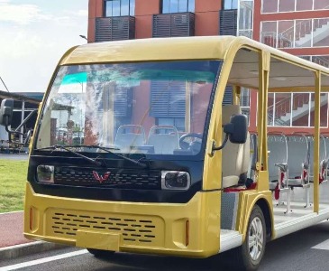 五菱龍新款宽体23座观光车上市